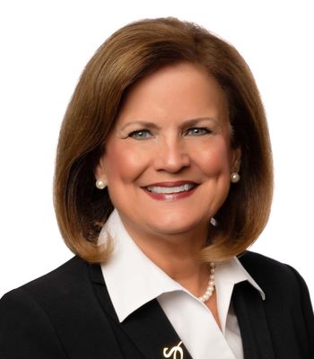 Portrait of Debbie Momberg, REALTOR®.